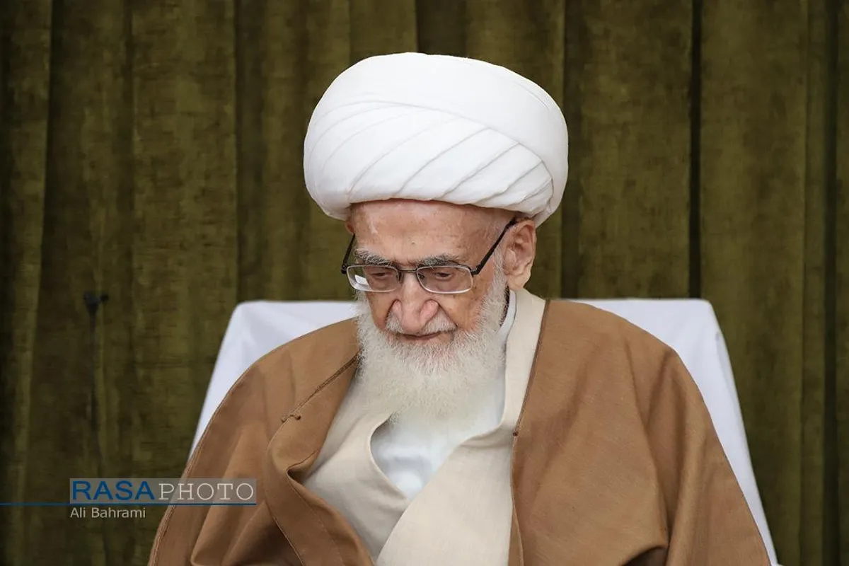 جشن عمامه&zwnj;گذاری طلاب در بیوت مراجع تقلید به&zwnj;مناسبت روز میلاد حضرت زهرا (سلام&zwnj;الله&zwnj;علیها)