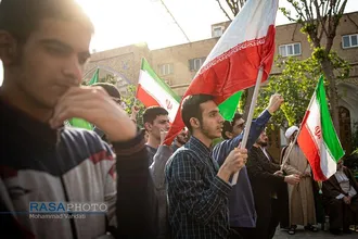 تجمع طلاب مدرسه علمیه مروی تهران در حمایت از عملیات نیروهای مسلح