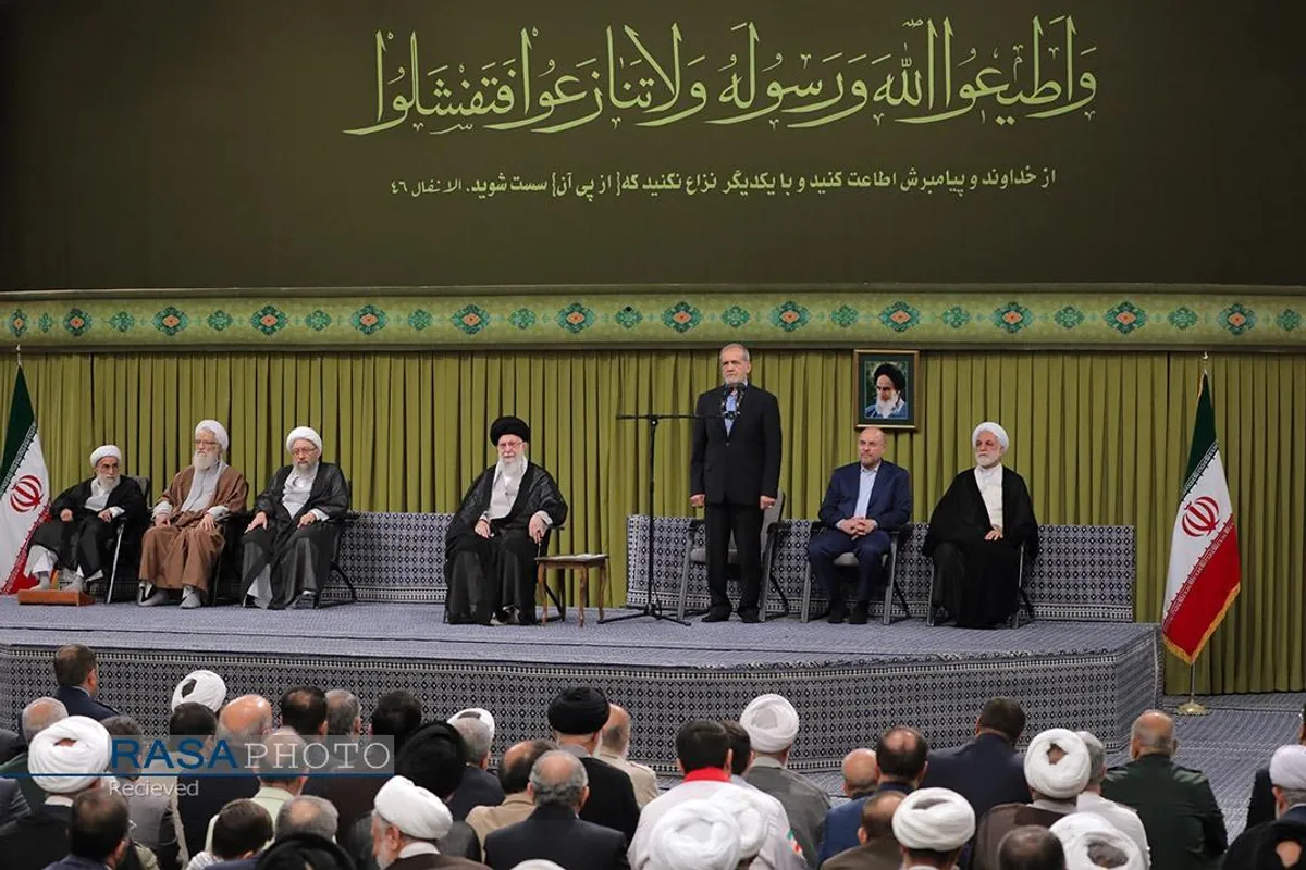 دیدار مسئولان نظام، سفرای کشور&zwnj;های اسلامی و میهمانان کنفرانس وحدت با رهبر انقلاب