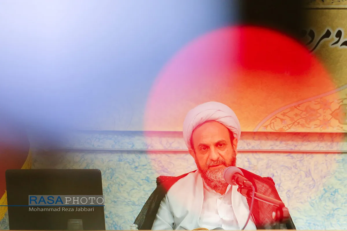 نشست بصیرتی و تحلیلی با موضوع "مبانی نقش مردم در نظام اسلامی"