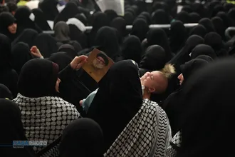 دیدار جمعی از خانواده&zwnj;های شهدای مدافع حرم و مقاومت در پنجمین سالگرد شهید سلیمانی با رهبر انقلاب