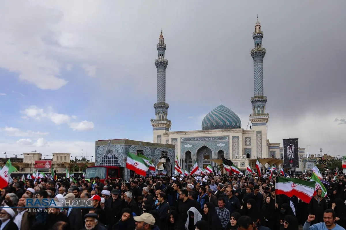 تشییع ۱۲ شهید حملات آمریکایی صهیونیستی به قم