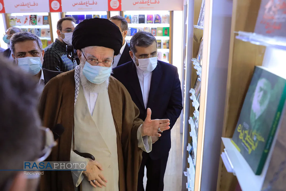 بازدید مقام معظم رهبری از سی و&zwnj;&zwnj; چهارمین نمایشگاه بین&zwnj;المللی کتاب تهران