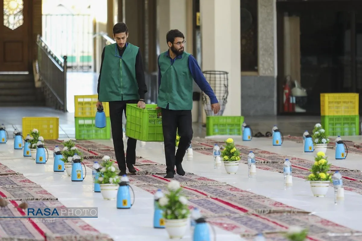 ضیافت افطار در صحن ملکوتی حرم کریمه اهلبیت (س)