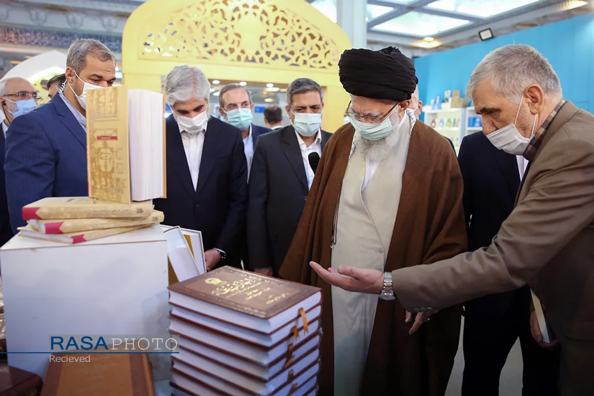 بازدید مقام معظم رهبری از سی و&zwnj;&zwnj; چهارمین نمایشگاه بین&zwnj;المللی کتاب تهران