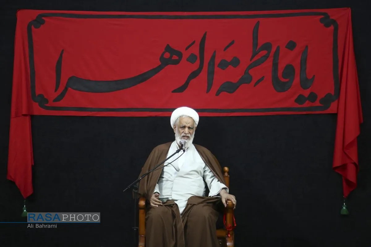 وداع با پیکر طلبه شهید در مدرسه علمیه امام حسین (ع) قم