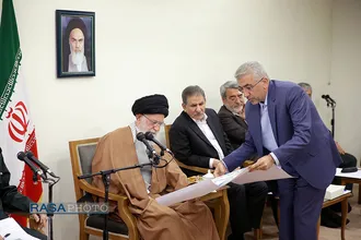 جلسه&zwnj;ی ویژه بررسی اقدامات و امدادرسانی&zwnj;ها به استان&zwnj;های سیل&zwnj;زده&zwnj;ی کشور با حضور حضرت آیت&zwnj;الله خامنه&zwnj;ای