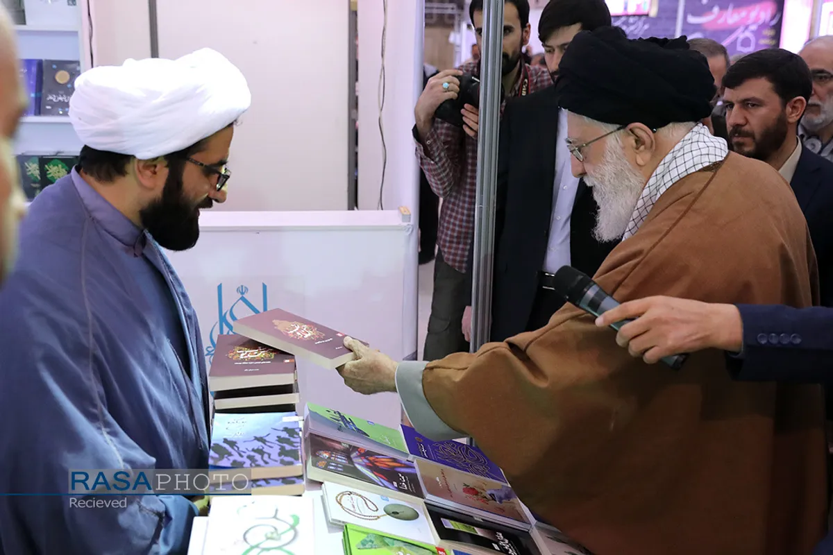 بازدید مقام معظم رهبری از سی و&zwnj;&zwnj; دومین نمایشگاه بین&zwnj;المللی کتاب تهران