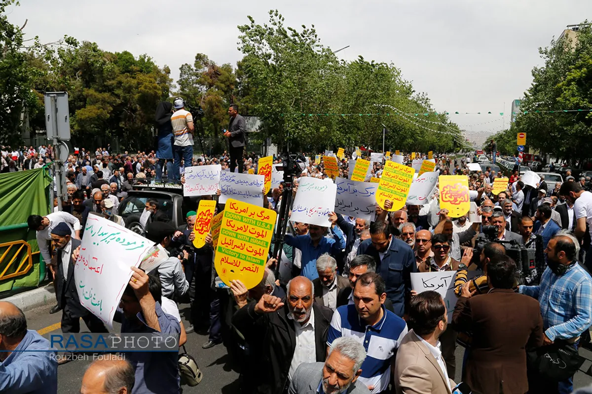 راهپیمایی نمازگزاران تهرانی در حمایت از بیانیه شورای عالی امنیت ملی&lrm;