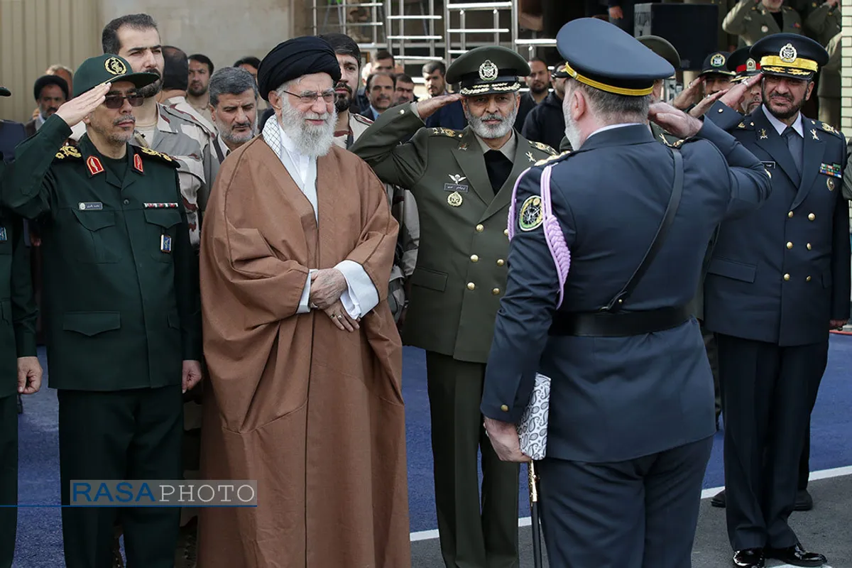 مراسم دانش&zwnj;آموختگی دانشجویان دانشگاههای افسری ارتش در دانشگاه خاتم&zwnj;الانبیاء(ص) با حضور رهبر انقلاب
