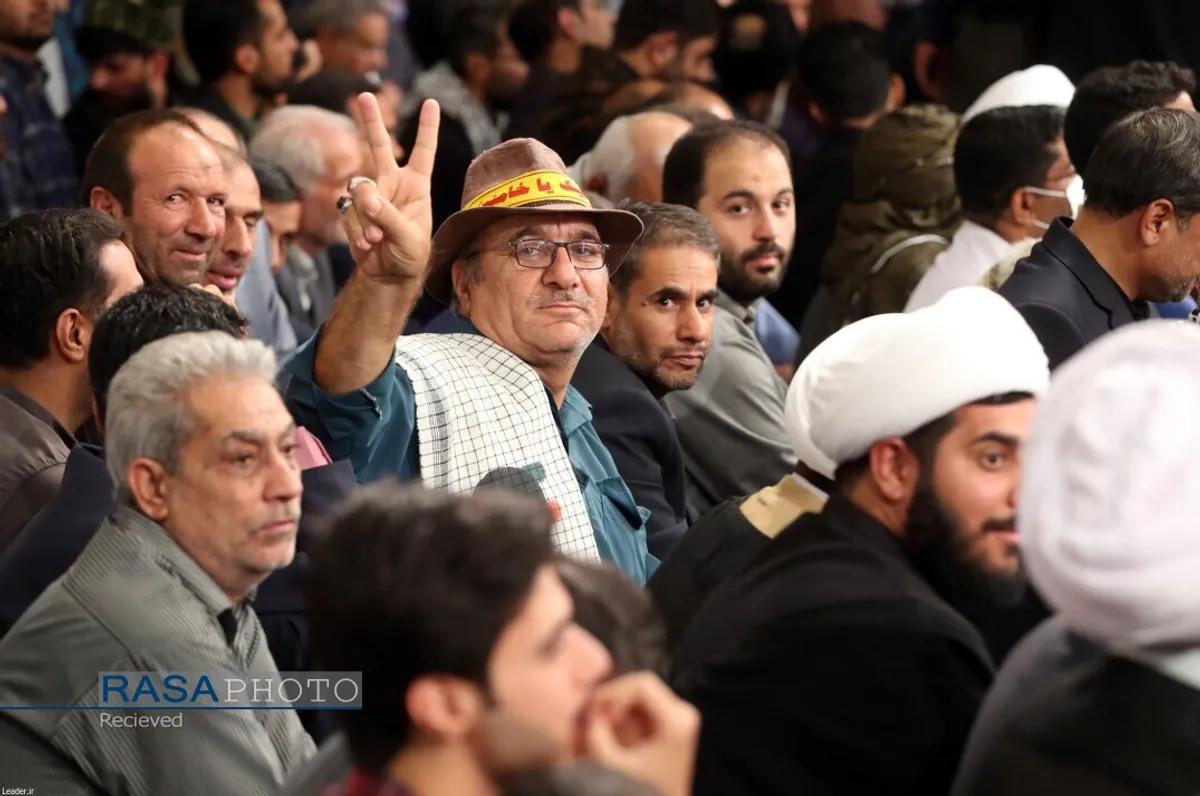 هزاران نفر از مردم شریف استان&zwnj;های &laquo;سیستان و بلوچستان&raquo; و &laquo;خراسان جنوبی&raquo; با حضور در حسینیه امام خمینی با رهبر انقلاب اسلامی دیدار کردند.