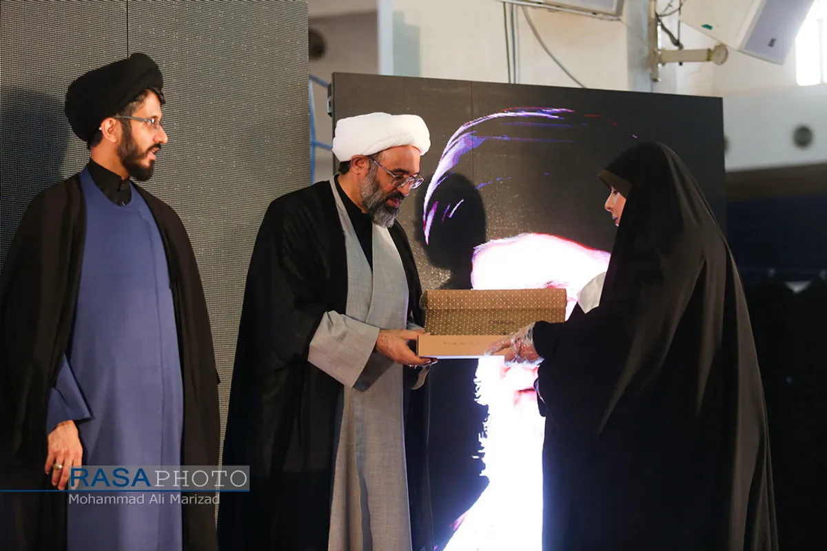 تجلیل از مدافعان سلامت و پرچمداران مواسات و همدلی&lrm;