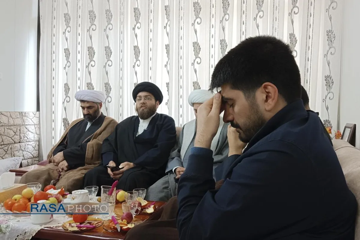 دیدار مدیرعامل و جمعی از مسئولان رسا با خانواده شهید احمدی&zwnj;تبار