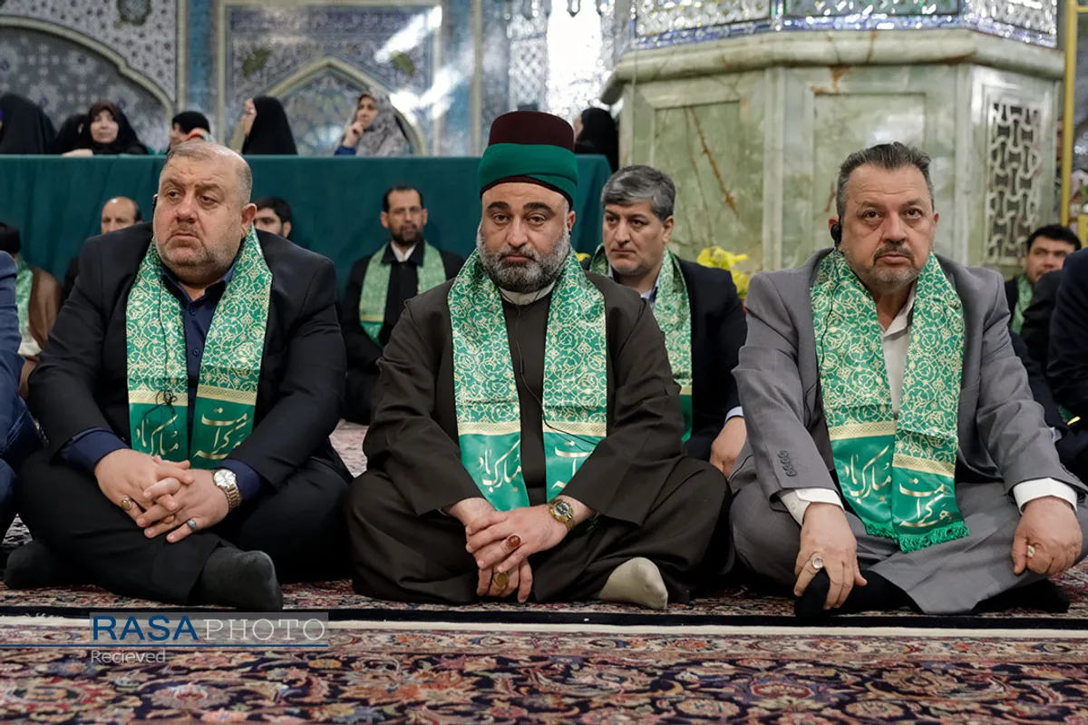 آیین تعویض پرچم گنبد منور رضوی در روز میلاد امام رضا(علیه&zwnj;السلام)