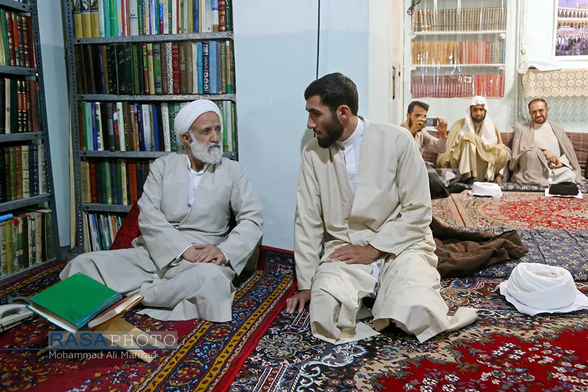 مراسم عمامه&zwnj;گذاری طلاب در بیوت مراجع تقلید در روز عید سعید غدیر