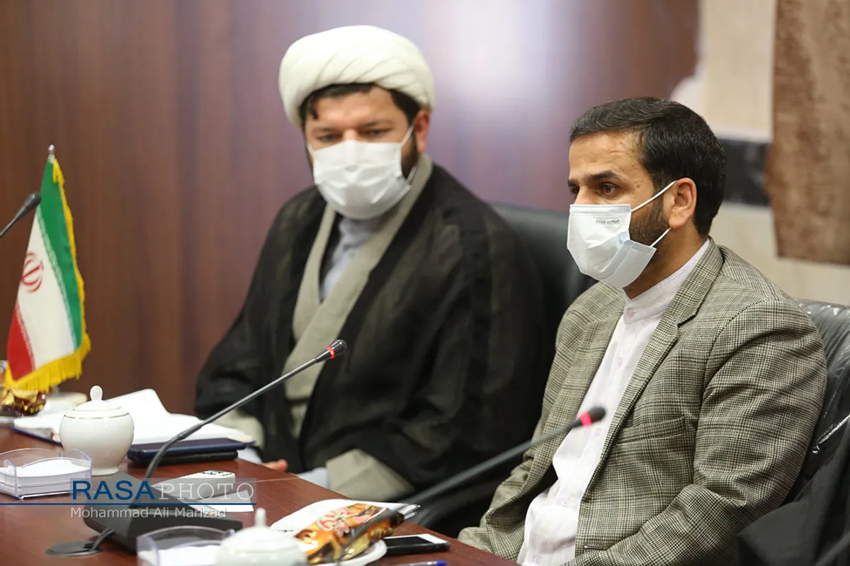 نشست هم اندیشی جمعی از طلاب با موضوع "نقش حوزه در انتخابات ۱۴۰۰"