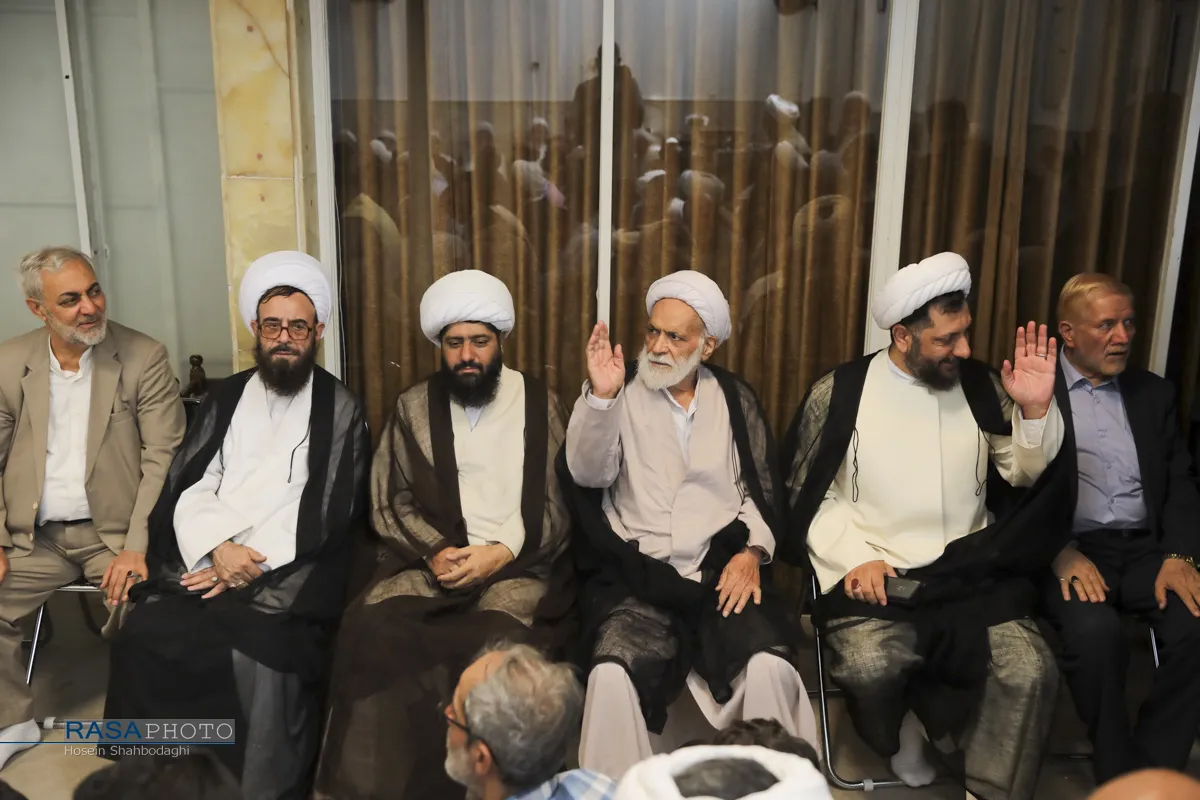 جشن میلاد پیامبر (ص) و عمامه گذاری طلاب در بیوت مراجع تقلید
