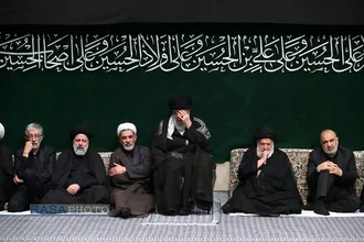 مراسم عزاداری شب عاشورای حسینی (علیه&zwnj;السلام) در حسینیه امام خمینی (ره)