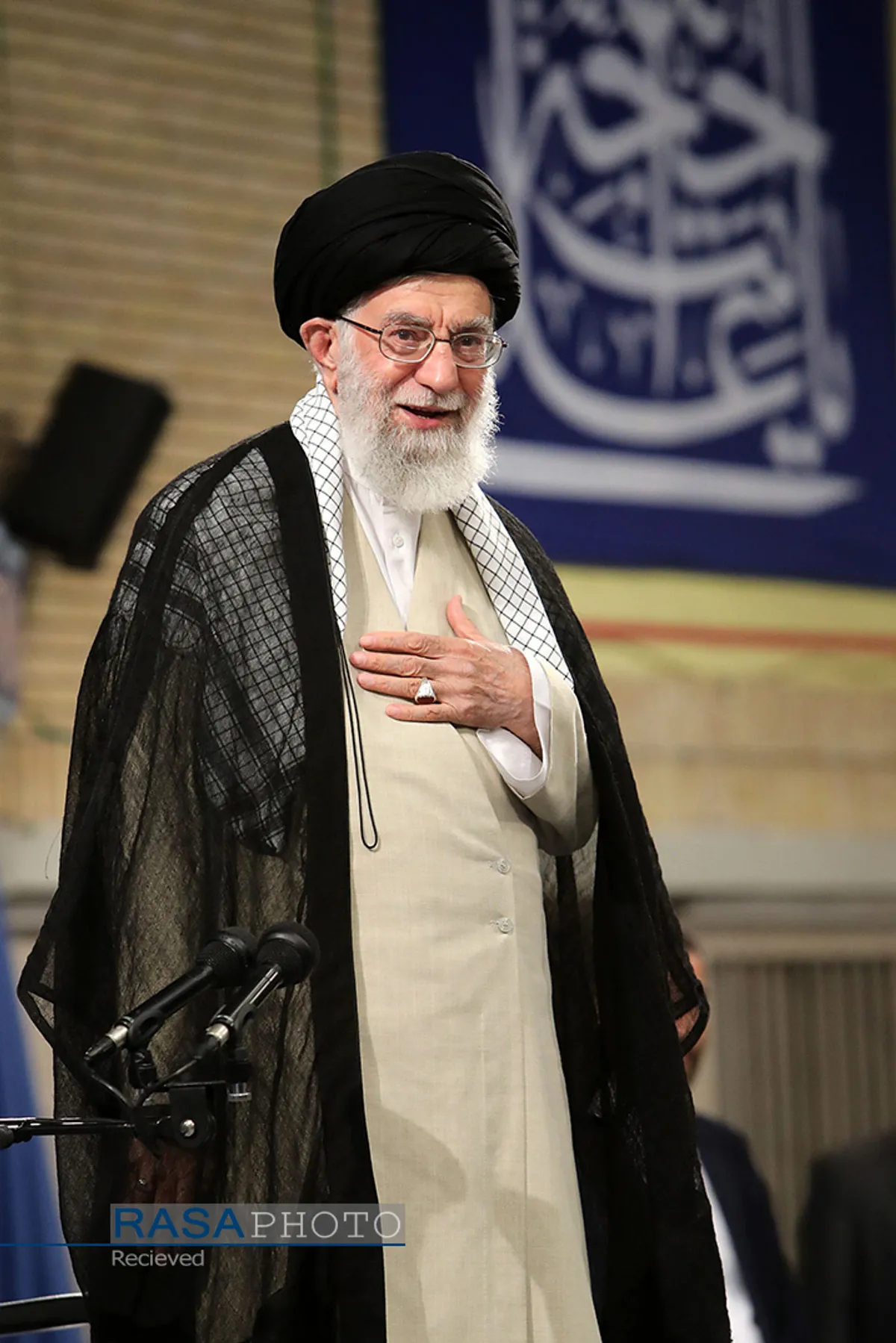 دیدار جمعی از اساتید، اعضای هیئت&zwnj;های علمی و پژوهشگران دانشگاه&zwnj;ها و مراکز علمی با رهبر انقلاب