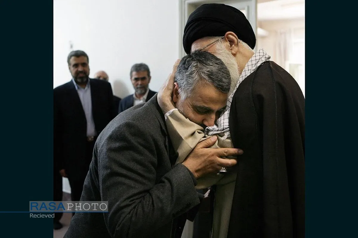 مجموعه&zwnj;ای از عکس&zwnj;های سردار شهید حاج قاسم سلیمانی در کنار رهبر معظم انقلاب