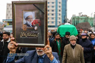 تشییع پیکر آیت&zwnj;الله امامی کاشانی در حرم مطهر رضوی