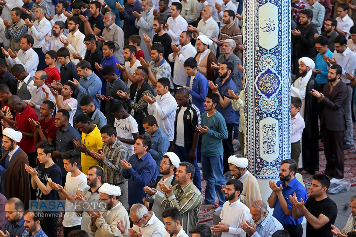 نماز عید فطر در حرم حضرت فاطمه معصومه (سلام الله علیها)