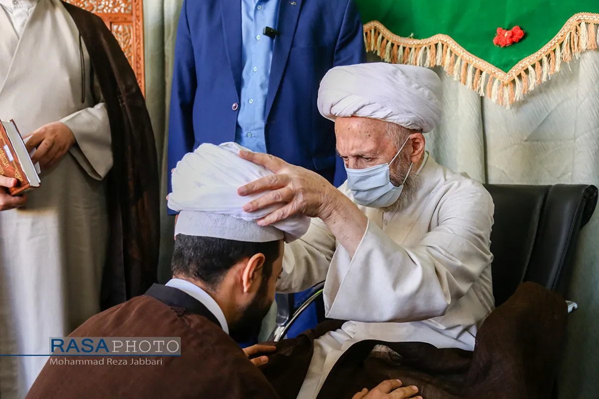 جشن عمامه&zwnj;گذاری طلاب توسط حضرت آیت الله سبحانی