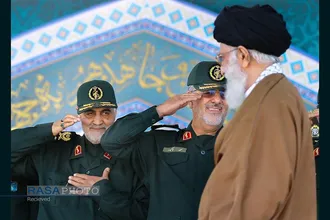 مجموعه&zwnj;ای از عکس&zwnj;های سردار شهید حاج قاسم سلیمانی در کنار رهبر معظم انقلاب