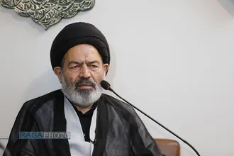 دیدار اعضای کاروان قرآنی نور با حجت الاسلام والمسلمین نواب نماینده&zwnj; ولی فقیه در امور حج و زیارت
