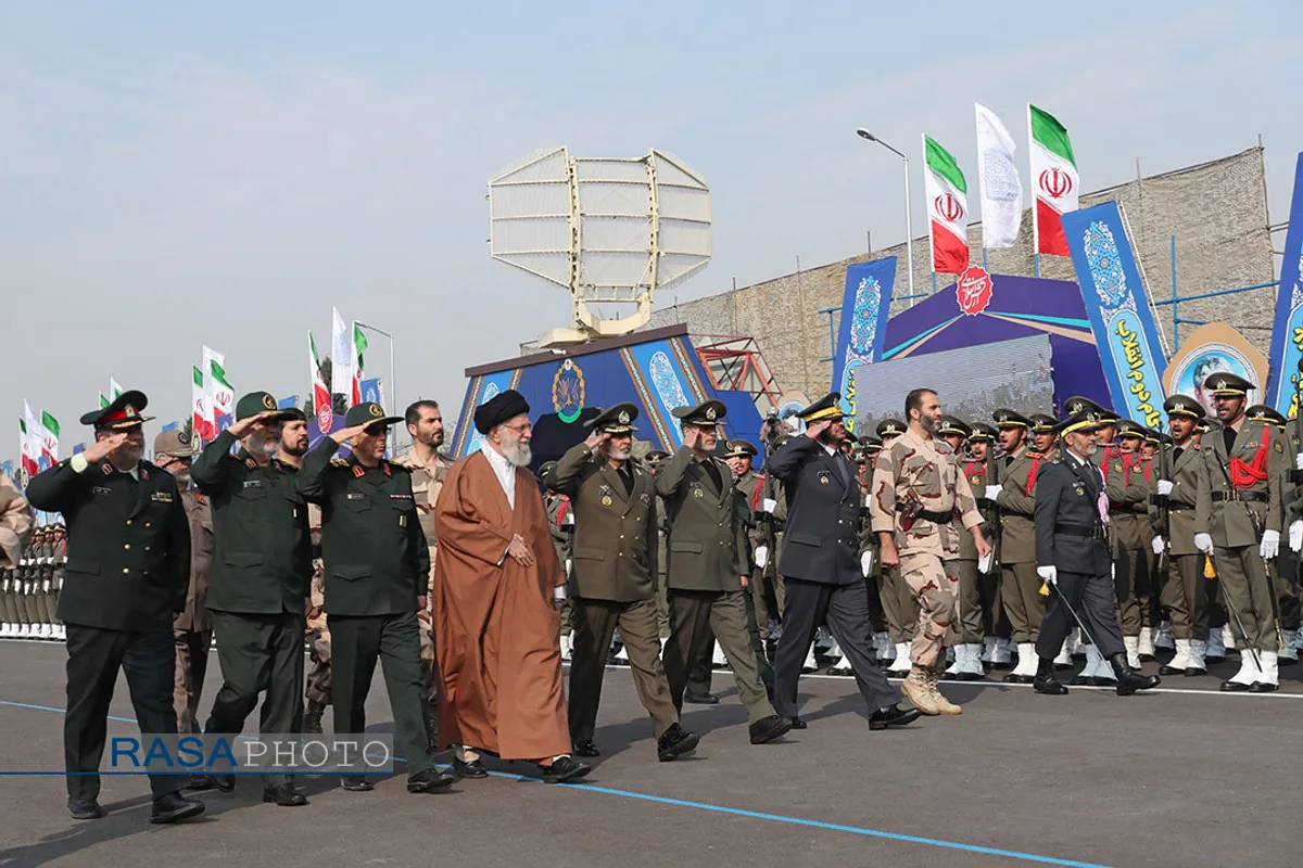 مراسم دانش&zwnj;آموختگی دانشجویان دانشگاههای افسری ارتش در دانشگاه خاتم&zwnj;الانبیاء(ص) با حضور رهبر انقلاب