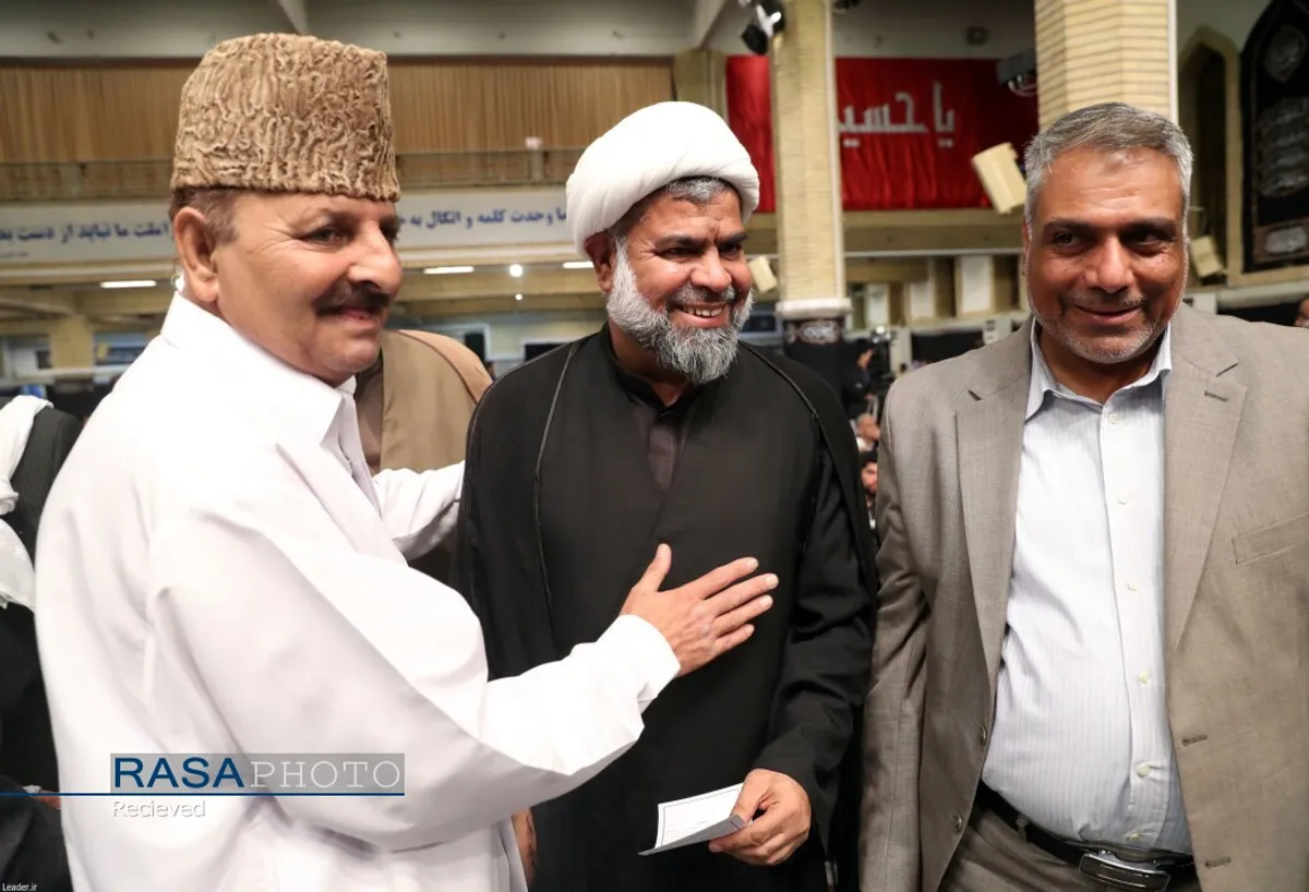 هزاران نفر از مردم شریف استان&zwnj;های &laquo;سیستان و بلوچستان&raquo; و &laquo;خراسان جنوبی&raquo; با حضور در حسینیه امام خمینی با رهبر انقلاب اسلامی دیدار کردند.