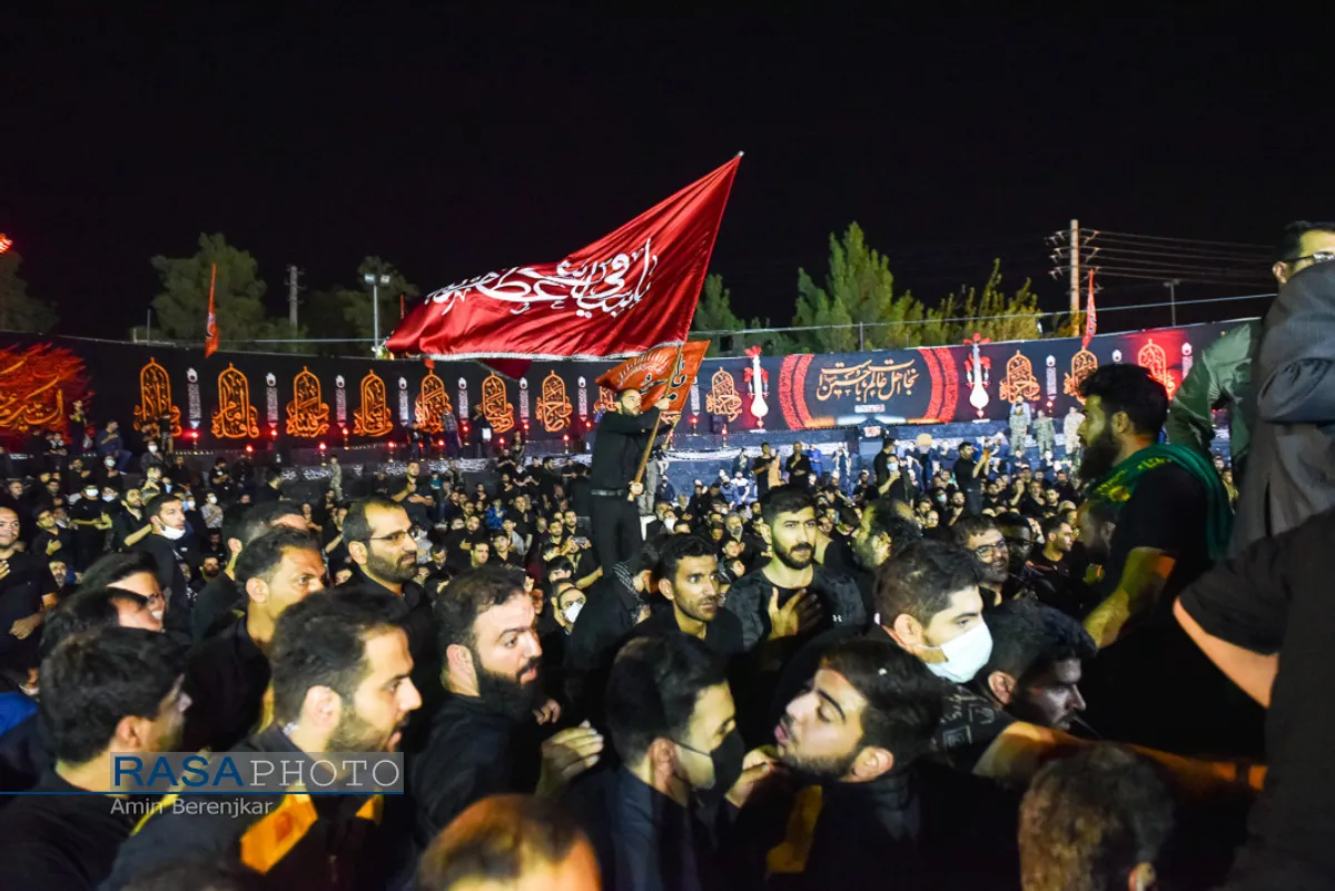 وداع با پیکر شهید بی سر مدافع حرم، عبد الله اسکندری در هیئت رهپویان وصال شیراز