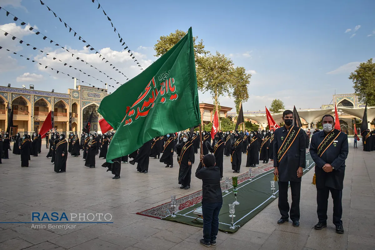 آیین تعویض پرچم حرم حضرت احمد بن موسی الکاظم در شیراز