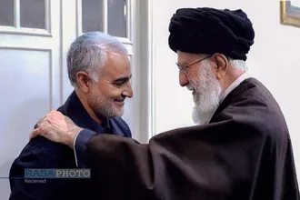 مجموعه&zwnj;ای از عکس&zwnj;های سردار شهید حاج قاسم سلیمانی در کنار رهبر معظم انقلاب