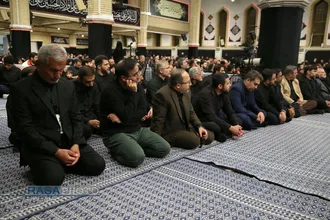 مراسم عزاداری شب عاشورای حسینی (علیه&zwnj;السلام) با حضور رهبر انقلاب