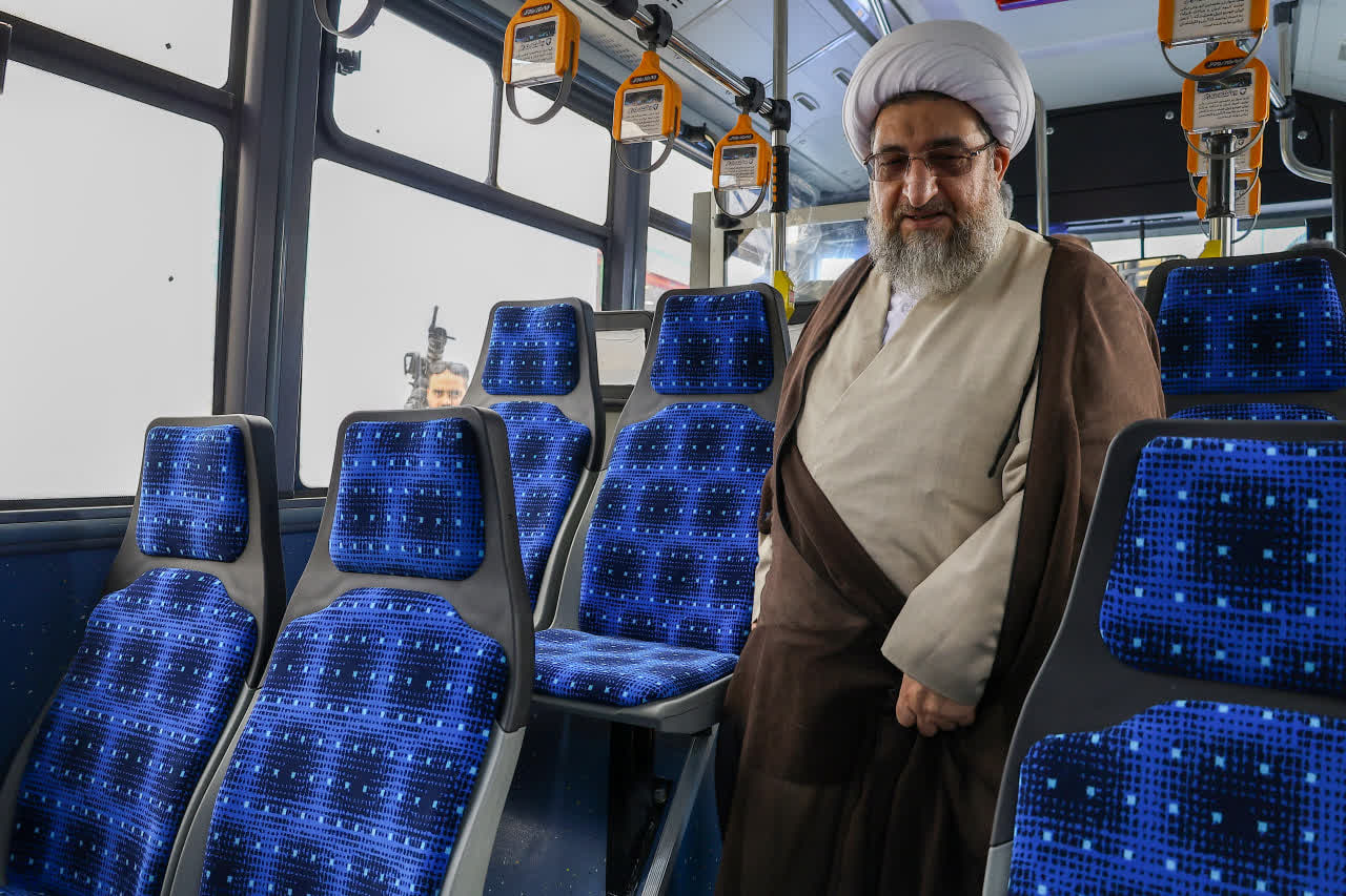 بهرهبرداری از ۲۵ اتوبوس برقی در تبریز با حضور امام جمعه تبریز+ تصاویر بهرهبرداری از ۲۵ اتوبوس برقی در تبریز با حضور امام جمعه تبریز+ تصاویر