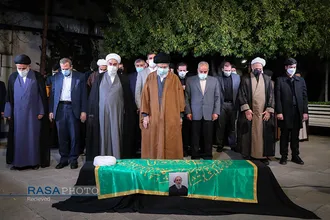 اقامه نماز بر پیکر حجت&zwnj;الاسلام و المسلمین محمدی ری&zwnj;شهری توسط مقام معظم رهبری