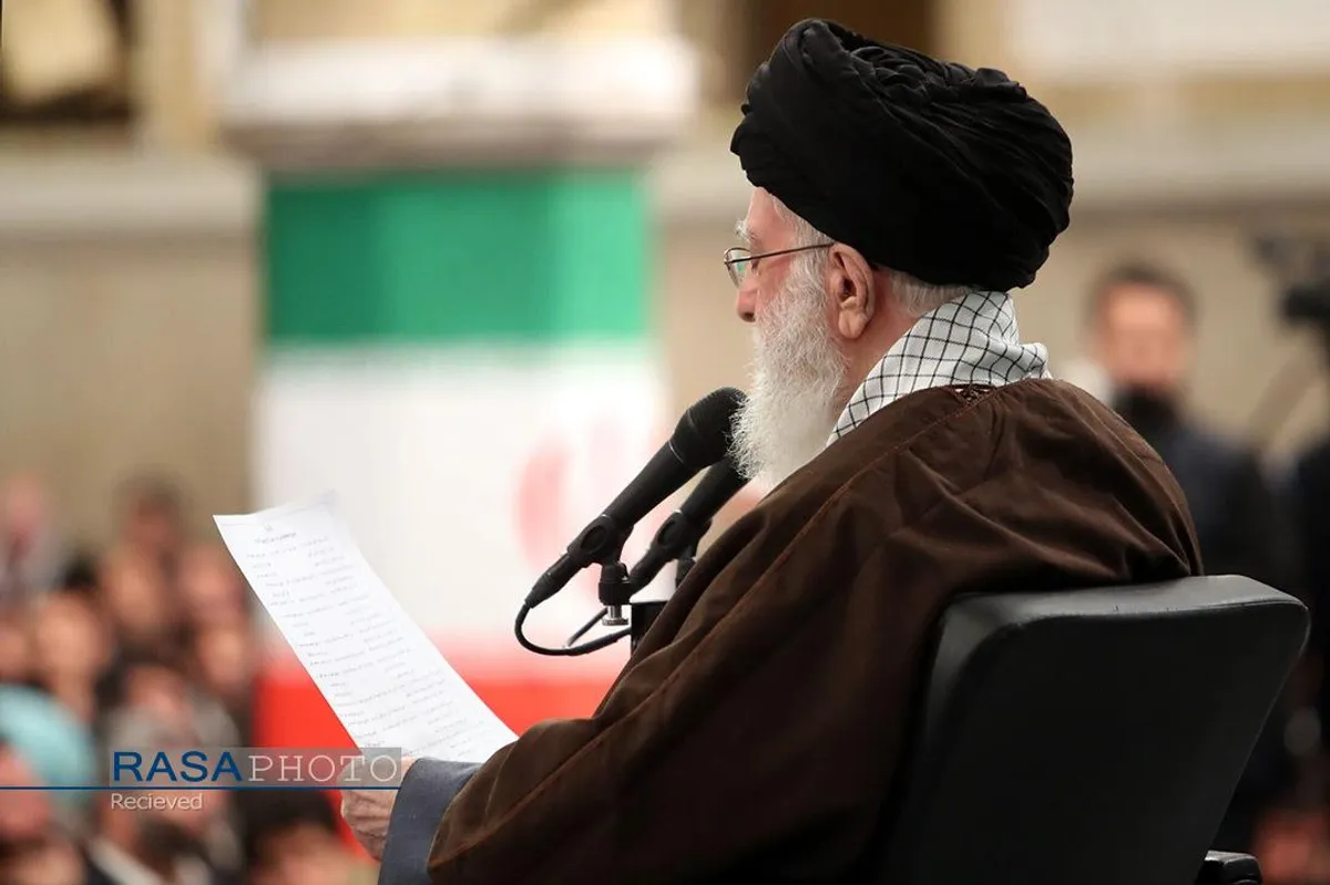 دیدار جمعی از رأی اولی&zwnj;ها و خانواده&zwnj;های شهدا با رهبر انقلاب