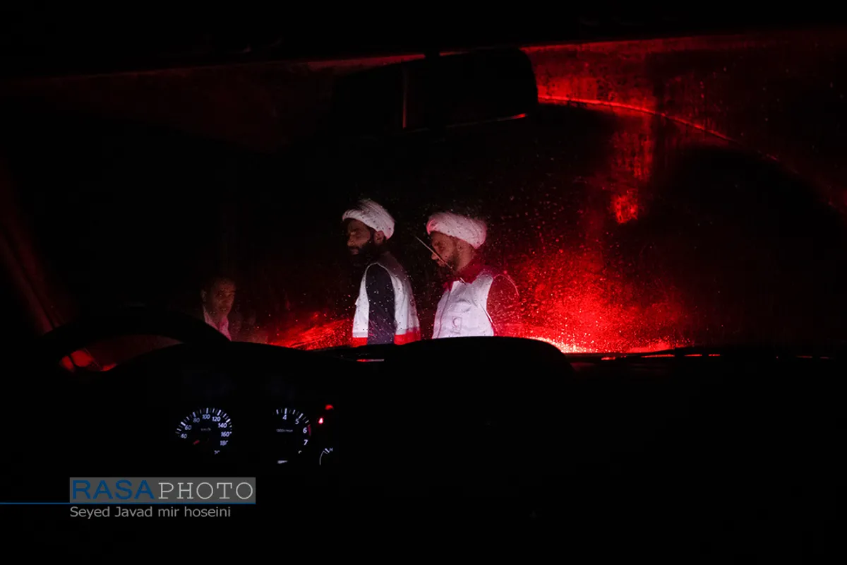 همکاری طلاب جهادی با جمعیت هلال احمر در توزیع ۴۵۰ بسته معیشتی