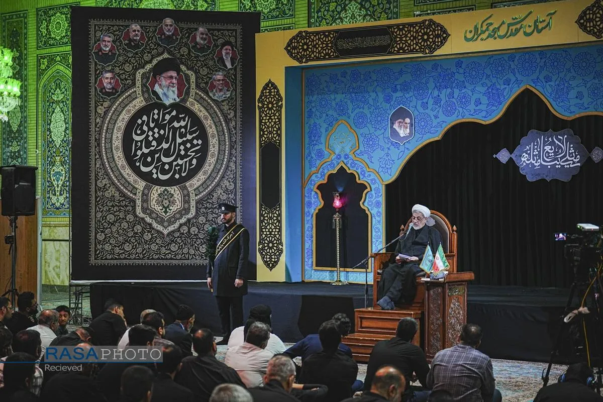 تجدید عهد عزاداران با صاحب عزا در شب نخست محرم