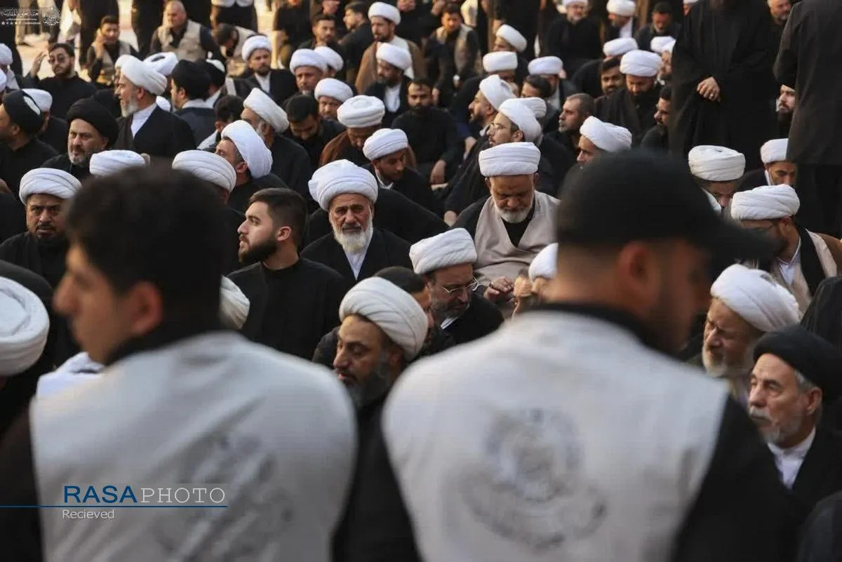 حضور گسترده علماء حوزه علمیه نجف اشرف در مراسم تشییع رهبر شهید انقلاب