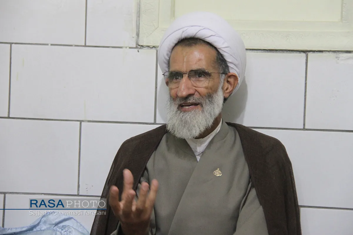 حضور امام حمعه شهرکرد در منزل شهید مدافع وطن