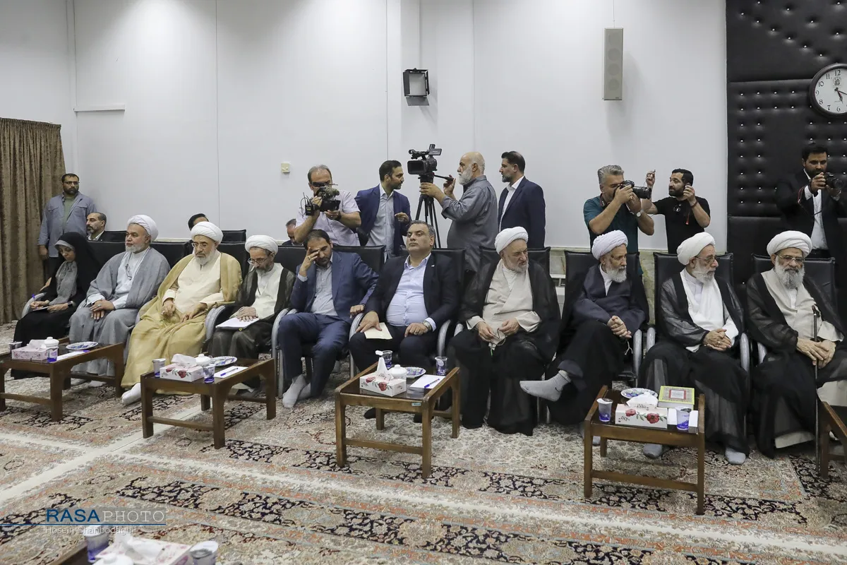 دیدار عارف معاون اول رئیس جمهور با اعضای جامعه مدرسین
