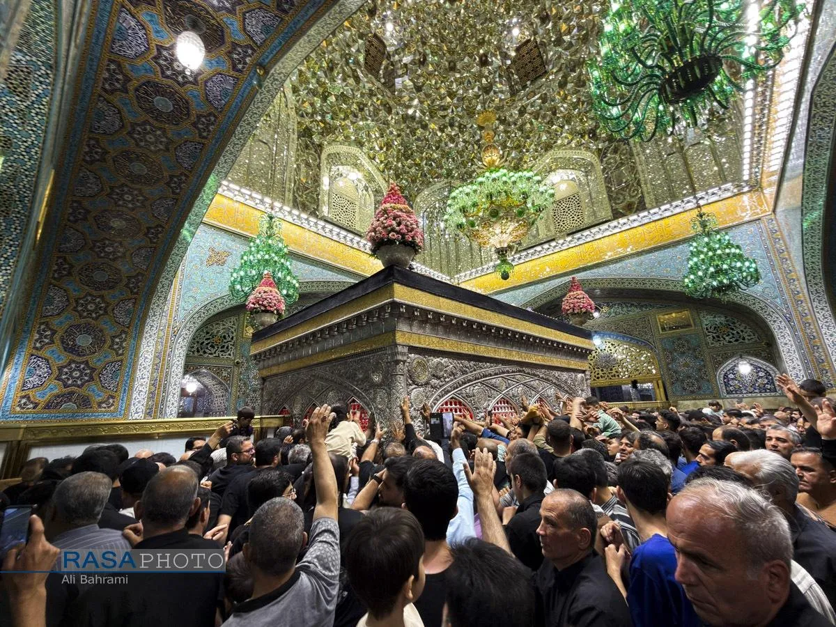 حال و هوای حرم مطهر رضوی در آستانه تشییع امام شهید