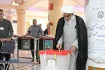 حضور آیت الله غلامعلی صفایی بوشهری  نماینده ولی فقیه در استان بوشهر در پای صندوق رای دومین دوره چهاردهمین انتخابات ریاست جمهوری