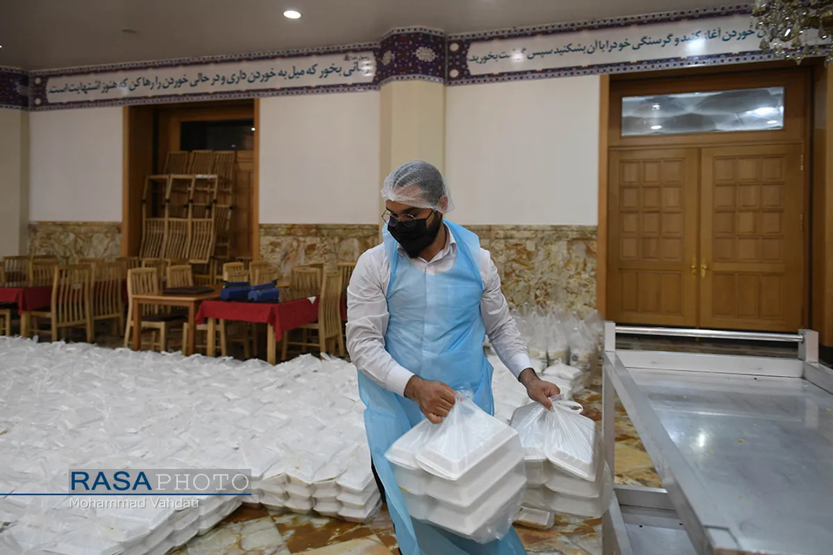 ضیافت افطاری در حرم حضرت معصومه(س)