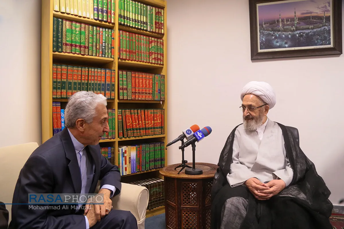 دیدار دکتر منصور غلامی وزیر علوم، تحقیقات و فناوری با حضرت آیت الله سبحانی
