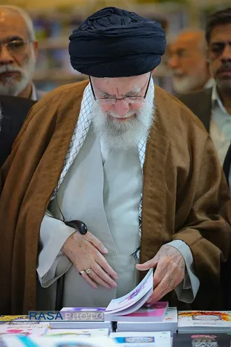 بازدید رهبر معظم انقلاب از سی و پنجمین نمایشگاه بین&zwnj;المللی کتاب تهران