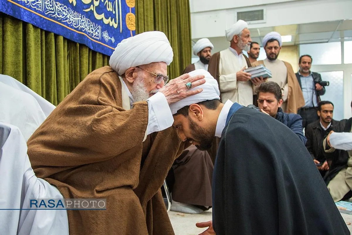جشن عمامه گذاری تعدادی از طلاب در روز نیمه شعبان