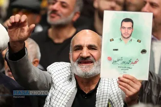 دیدار جمعی از خانواده&zwnj;های شهدای مدافع حرم و مقاومت در پنجمین سالگرد شهید سلیمانی با رهبر انقلاب